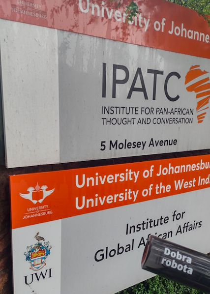Szyld z informacją dotyczącą Uniwersytetu Johannesburgu/Signboard with information about the University of Johannesburg