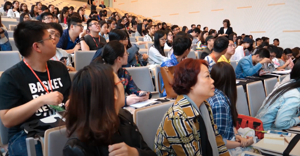 Studenci z Chin uczą się języka polskiego/Chinese students learn Polish