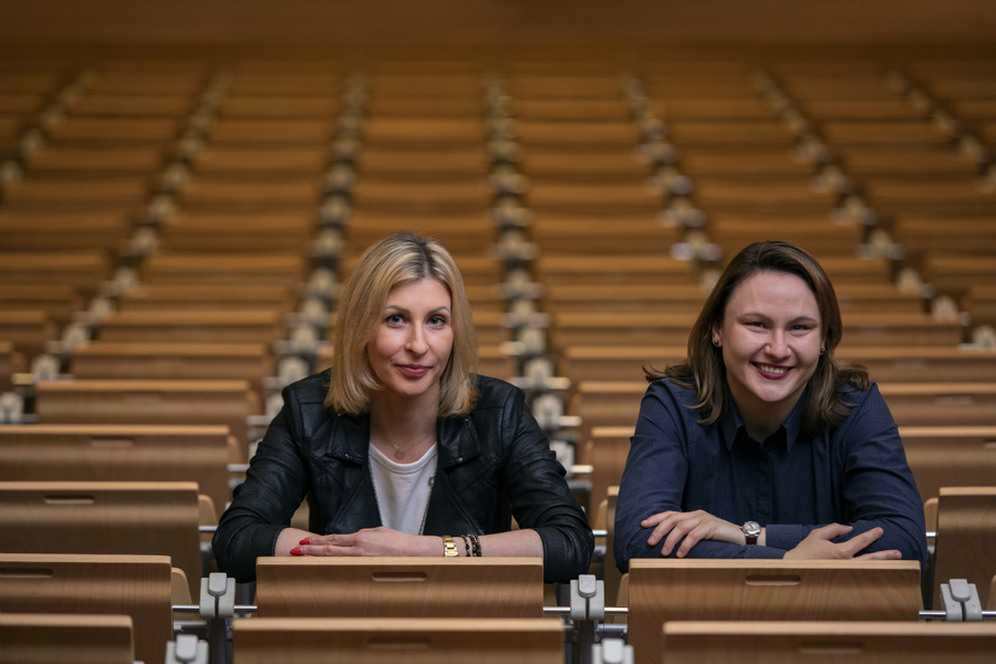 Dr Dominika Łukawska-Białogłowska i dr Ewa Urbaniak