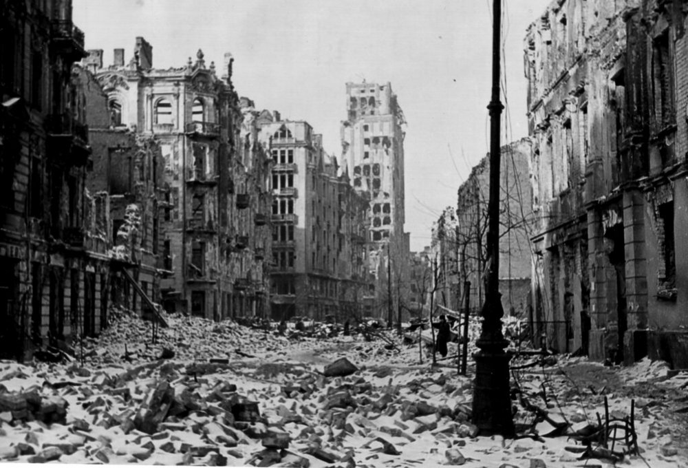 zniszczona Warszawa