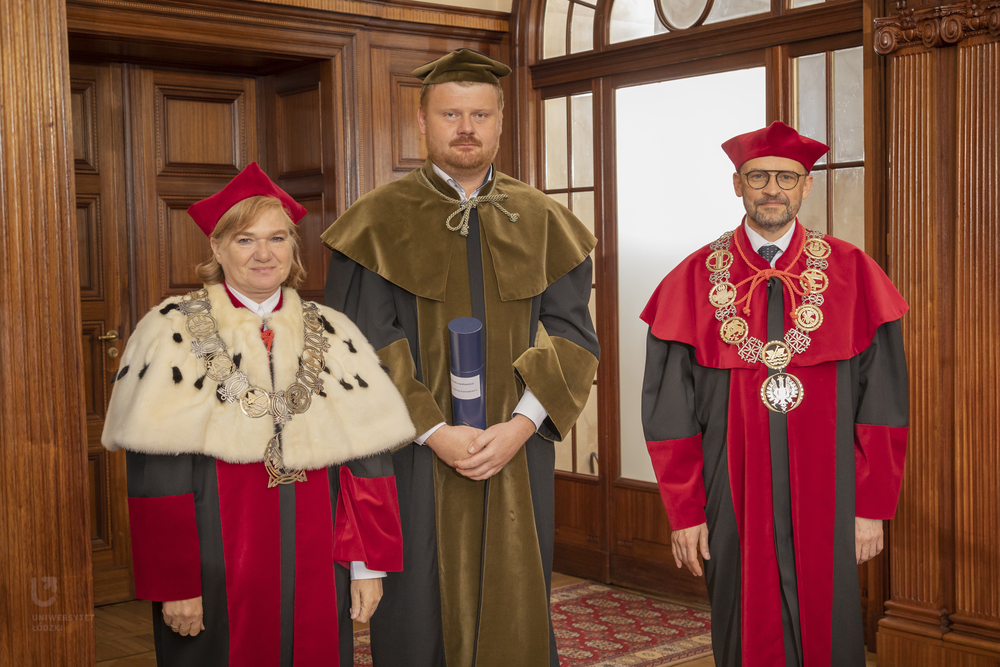 Zdjęcie z wręczenia habilitacji