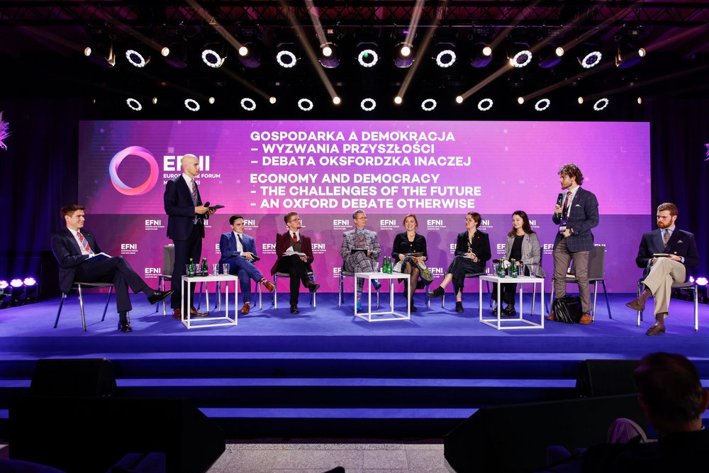 uczestnicy debaty na efni