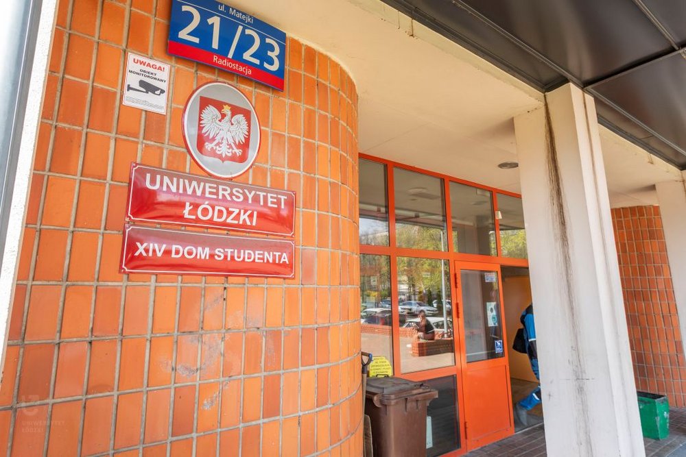 wejście do domu studenta nr 14