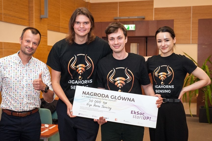 od lewej: Łukasz Koprowski, Maksymilian Bartosik, Maciej Ślot, Kamila Samolej