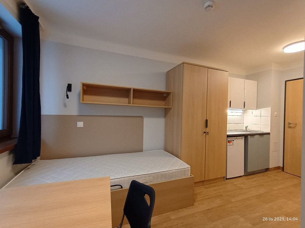 pokój 2 osobowy w domu studenta numer 8 z aneksem kuchennym